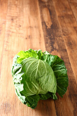 春キャベツ１玉　木目バック