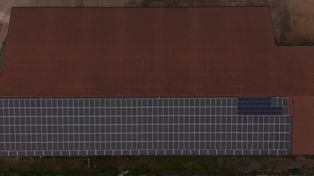 Solar Panel Array on Rooftop: An aerial view showcases a large rooftop covered with solar panels, a sustainable energy solution for a building.