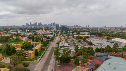 Fototapeta premium Panoramic Aerial Drone view of Inner Suburbs of Melbourne housing, roof tops, the streets and the parks, the roads and trees of Ascot Vale Moonee Ponds Brunswick Essendon and Maribyrnong in VIC Victor