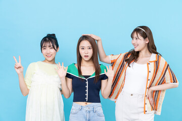 仲良しの若い女の子