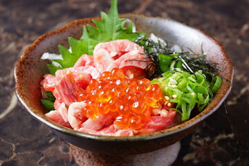 いくらユッケ　焼肉