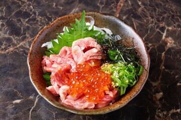 いくらユッケ　焼肉