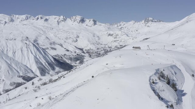 Piste de ski sur vall&eacute;e de l'arves