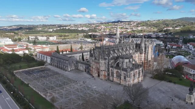 Reverse drone arc around Batalha Monastery and Nuno &Aacute;lvares Pereira statue