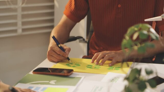 business team discussion reusable product in office,start up eco-friendly business,environmental protection,sustainable business model,ESG strategy,sustainability,team meeting,ESG Report concept