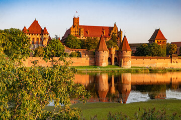 Naklejka premium Malbork Castle and the Nogat river in summer