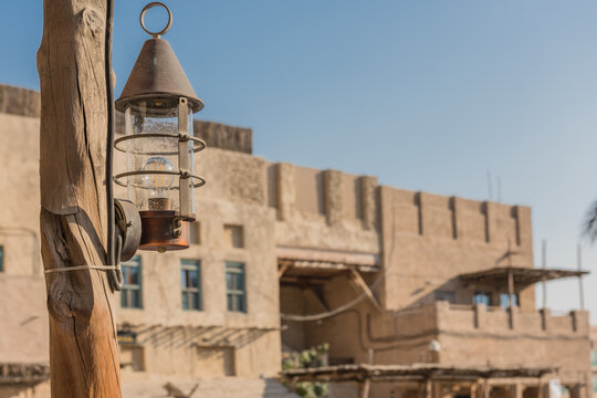 Lampa uliczna w starym Dubaju