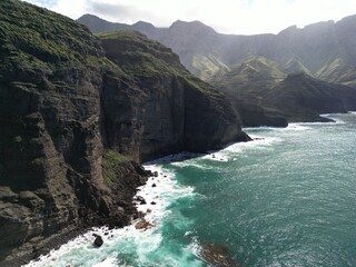 Agaete - Gran Canaria - Hiszpania - niesamowite klify i ocean nagrane dronem © Konrad