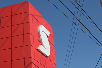 Naklejka premium Bank of Nova Scotia corporate logo sign on the exterior of a Scotiabank branch at 802 O'Connor Dr, East York, Toronto
