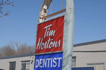 Naklejka premium roadside pylon sign for Tim Hortons, a coffee shop chain, located here at 1500 O'Connor Dr, East York, Toronto