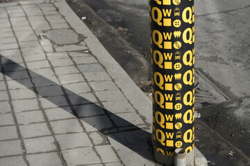 Naklejka premium graphic design BIA promotional wrap on a pole in Queen West, Toronto