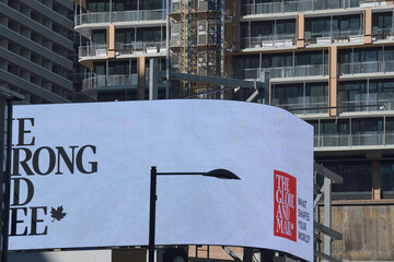 Naklejka premium The Globe and Mail digital advertising in downtown Toronto, Canada
