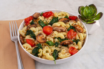  macaroni with sauteed mushrooms, tomatoes and spinach