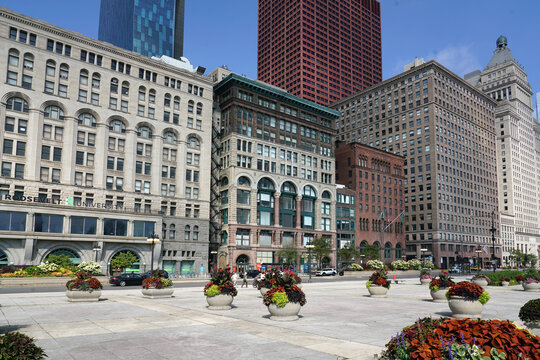 Roosevelt University on South Michigan Avenue in Chicago, viewed from Congress Plaza