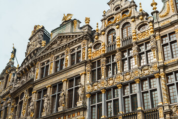 Fototapeta premium Tourists hanging out at The Grand Place in Brussels, Belgium