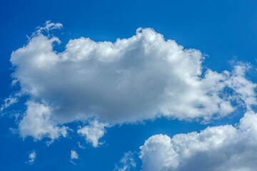 Obraz premium Blue sky with white clouds