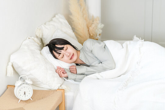 Young Asian woman sleeping in bed (sleep, sound sleep, sleep time, good sleep)