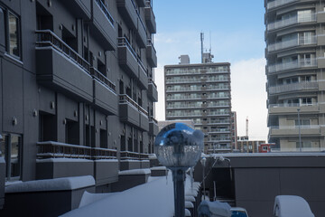 積雪とビルの風景