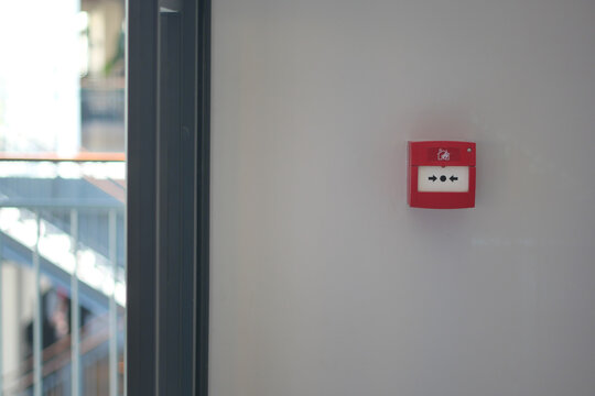 Fire alarm is installed on the wall in a building hallway