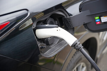 EV charging plug to charge electric vehicles