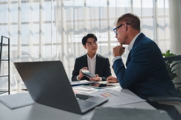 Fototapeta premium Young financial advisor discussing business plan with client