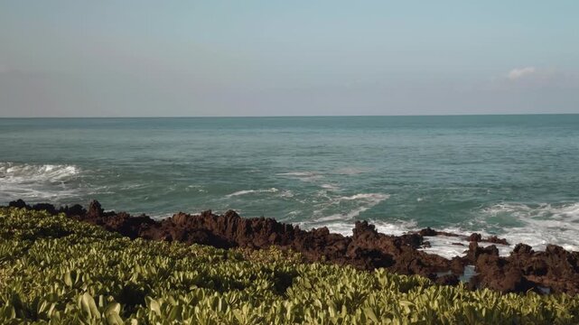 Basalt Lava flows（Hamakua Volcanics）from Mauna Loa (Shield volcano). Mauna Kea Beach Drive, The Big Island (Hawaiʻi Island). Pacific Ocean, Coastal erosion