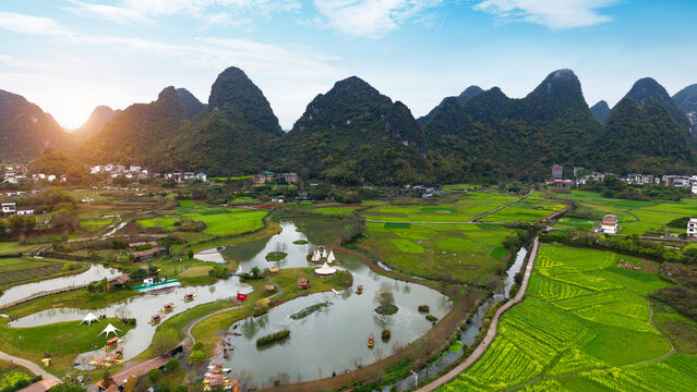 There are karst landforms, mountains, and pastoral scenery in Yangshuo, Guilin, China
