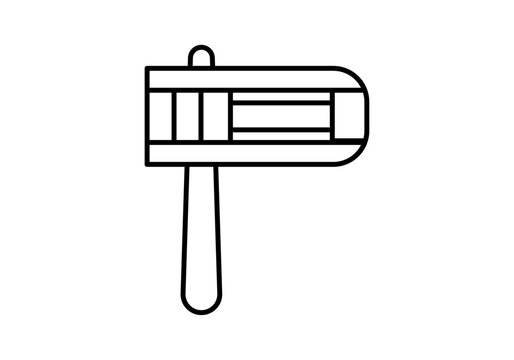 Matraca de madera tradicional con mango y engranaje en dibujo lineal negro