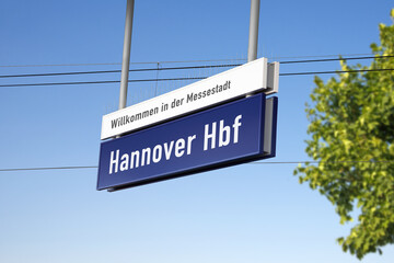Fototapeta premium Hannover Hauptbahnhof, Willkommen in der Messestadt (Symbolbild)