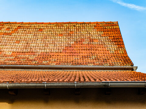 Altes mit ausgetauschten Ziegeln