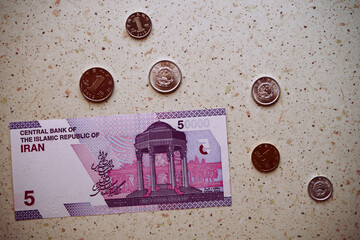 juan i rial irański, banknot i monety  © Marcin Łazarczyk