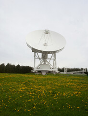 Przepiękne ogrody w obserwatorium, satelita, Piwnice koło Torunia, Polska, Beautiful gardens at the satellite observatory, Piwnice near Toruń, Poland © 123108 Aneta