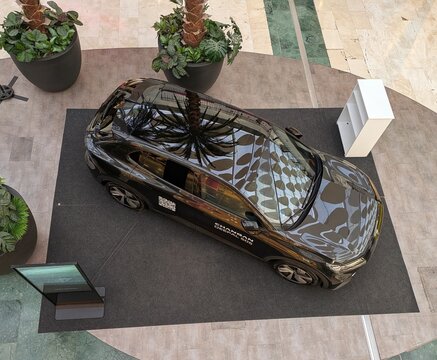 Vista superior de un autom&oacute;vil Changan Deepal S05  aparcado en centro comercial Islazul de Madrid, Espa&ntilde;a, 15 de febrero de 2026