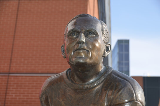 MONTREAL QUEBEC CANADA: Statue of Howie Morenz in front the Bell Center. Considered one of the first stars of the NHL, Morenz played 14 seasons in the league.