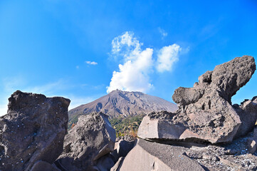 奇岩と桜島　有村溶岩展望所の風景　鹿児島県鹿児島市