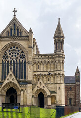 Obraz premium St. Albans Cathedral, a historic English abbey church featuring impressive Gothic architecture and religious symbolism