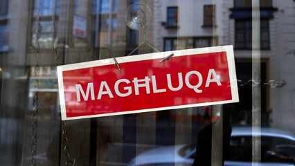 Fototapeta premium closed sign in Maltese