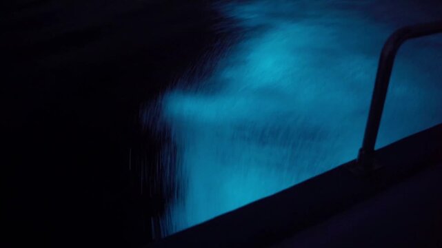 Bioluminescent Algea boat spray 