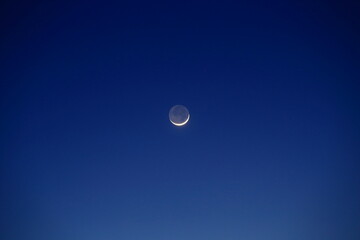 夕暮れ時の地球照