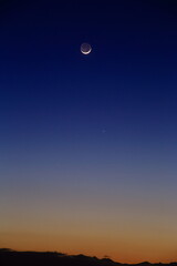 長野県須坂市から見た夕暮れ時の地球照