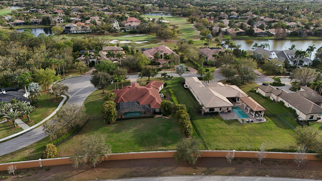 aerial of Lakewood Ranch lifestyle, spacious homes, golfing and lush landscaping