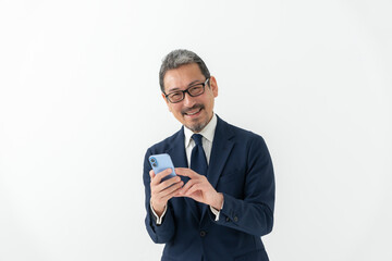ビジネス　男性　スマートフォン　スマホ
