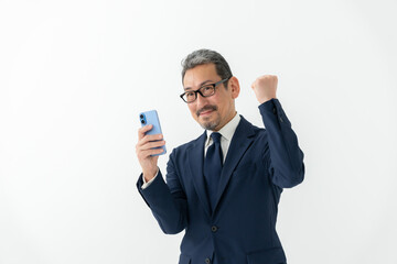 ビジネス　男性　スマートフォン　スマホ