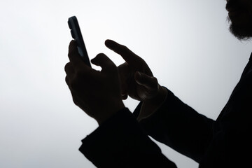 ビジネス　男性　スマートフォン　スマホ