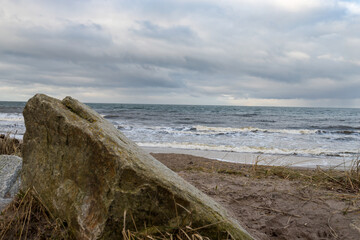 Krajobraz morski, wybrzeże Bałtyku w pochmurny dzień, Kołobrzeg © © Jakacki