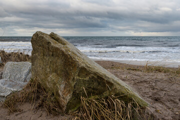 Krajobraz morski, wybrzeże Bałtyku w pochmurny dzień, Kołobrzeg © © Jakacki