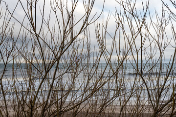 Krajobraz morski, wybrzeże Bałtyku w pochmurny dzień, Kołobrzeg © © Jakacki