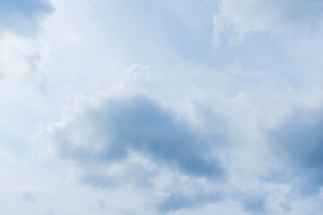 Obraz premium 春の薄曇りの日の空と雲02