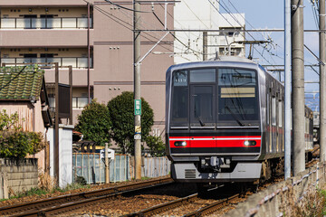 Obraz premium 名鉄瀬戸線の線路と駅周辺の風景