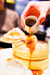 パンケーキ と シロップ 【 今 女性 に 大人気 流行 の スイーツ 】